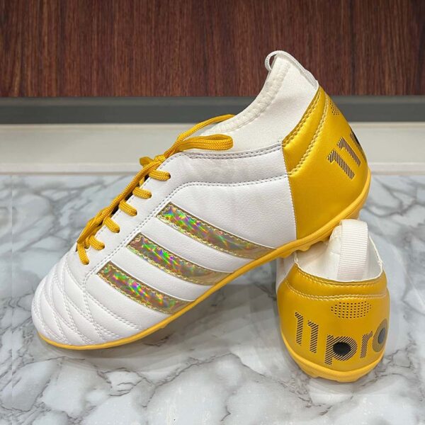 Giày Bóng Đá 11Pro Cổ Chun Màu Trắng Vàng - Bứt Tốc Mọi Sân Cỏ